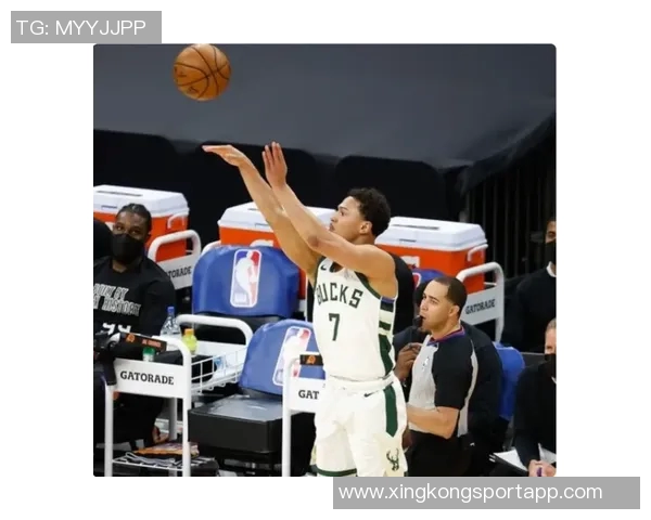 小香农替补出战17分钟狂砍18分全场7投全中展现超强实力