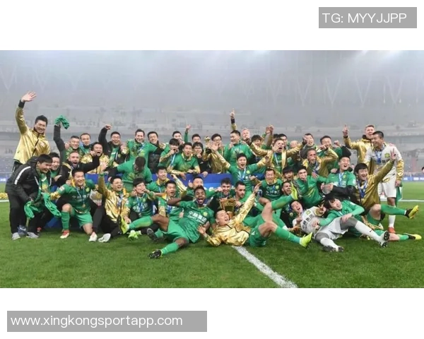 国安球迷热情助阵足协杯期待现场见证球队夺冠铁路出行服务便捷无忧