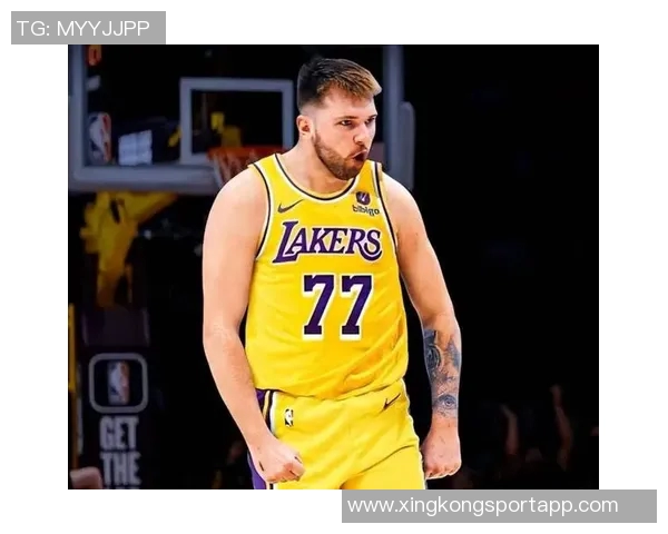 大范分析：里夫斯无球跑动活跃东契奇詹姆斯却选择静止待命